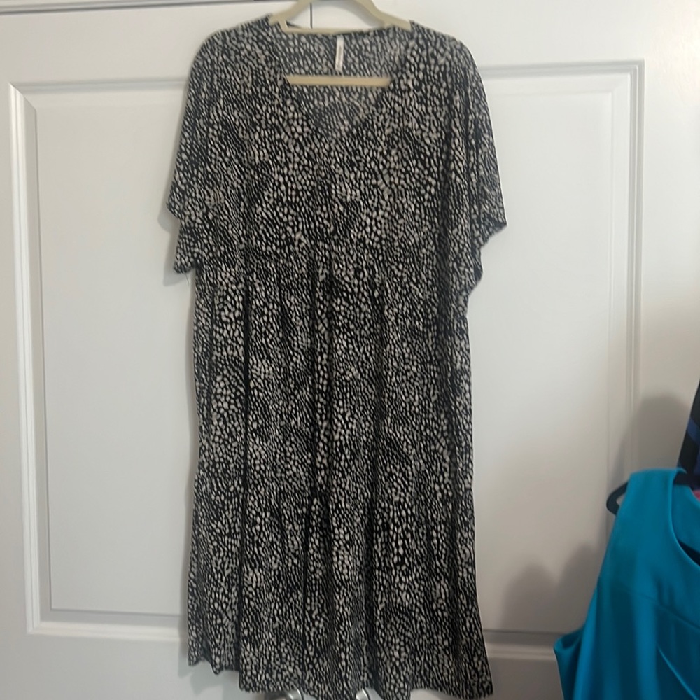 Size 1x black and beige dress Mittoshop